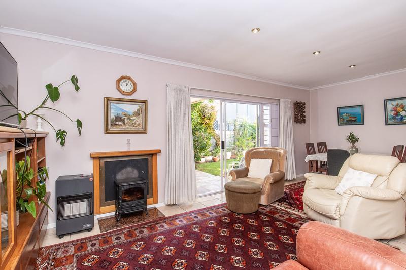 5 Bedroom Property for Sale in Constantia Western Cape
